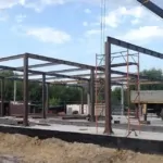 montazh metallicheskih kolonn na fundament
